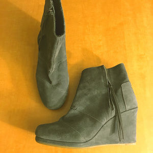 TOMS Desert Wedge High Grey Suede Boots